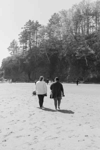 Ashley and Katelin walking on the beach at a content day they hosted.