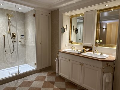 Luxury bathroom at the luxury palace Coburg suite.