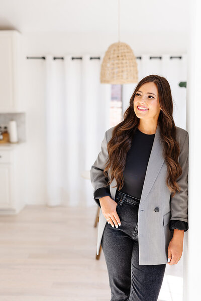 Abby Manawes posing in a black outfit and blazer