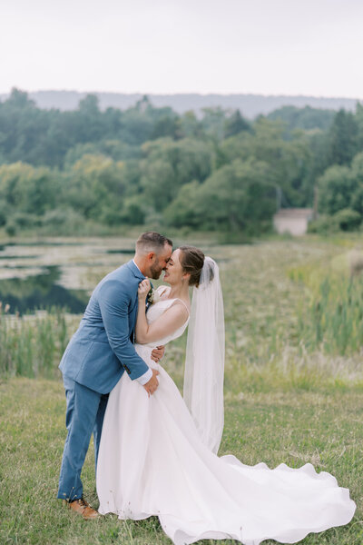 Couple gets married at the manor at mountain view