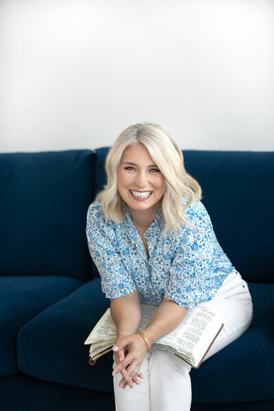 Headshot of Liz Langford-Cobo, website coach, course creator, designer, podcast host and owner of britelime.co