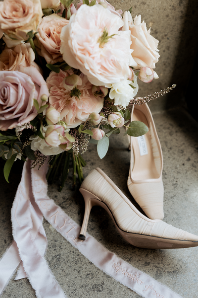 old money wedding bouquet details