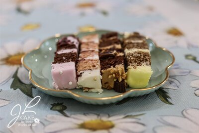 LUXURY CAKE TASTING PLATE