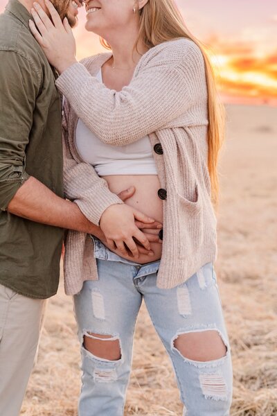 wife and husband maternity photos