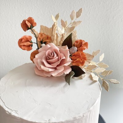 dusty-pink-and-burnt-orange-dried-flowers-sugar-flowers-for-cakes