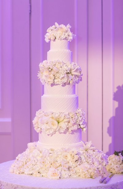 Luxury wedding cake white