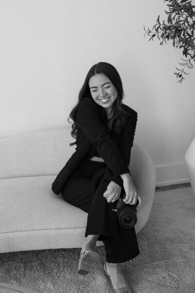 Abigail Anne Photography Storytelling Wedding Photographer in Colorado and Chicago — Headshot 138A9167