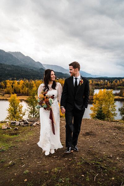 Married couple with bouquet overlooking Columbia River Gorge