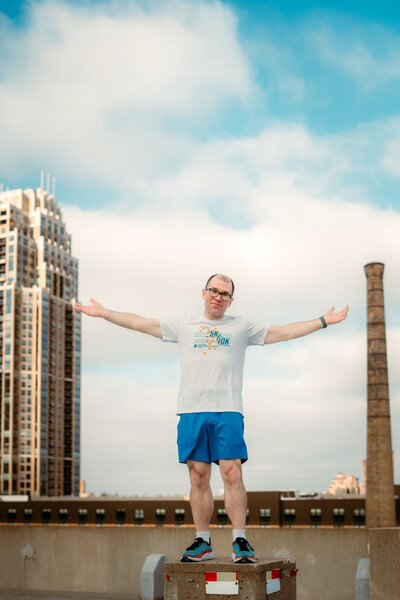Casual outdoor dating photography in Minneapolis capturing relaxed, natural portraits with city views.