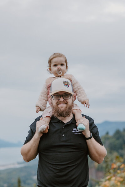 wedding photographer hunter wickert with his daughter eden