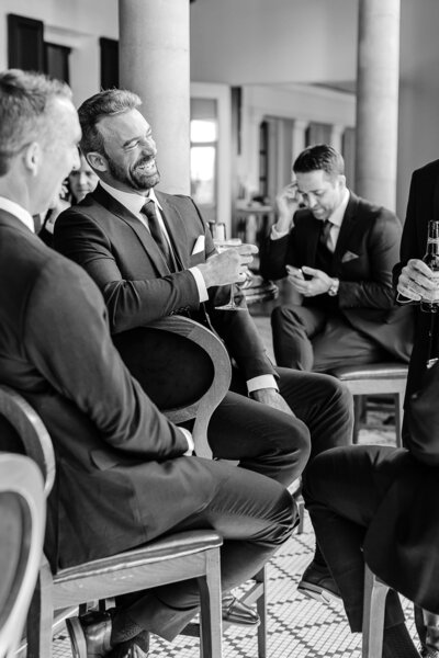 Phoenix-Wedding-Photographer-and-Videographer-Wrgley-Mansion-Groom-and-groomsmen-at-bar-VosWed-1163