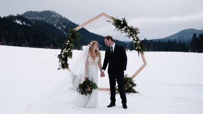 Couple has fun wedding near leavenworth mountains in the middle of winter