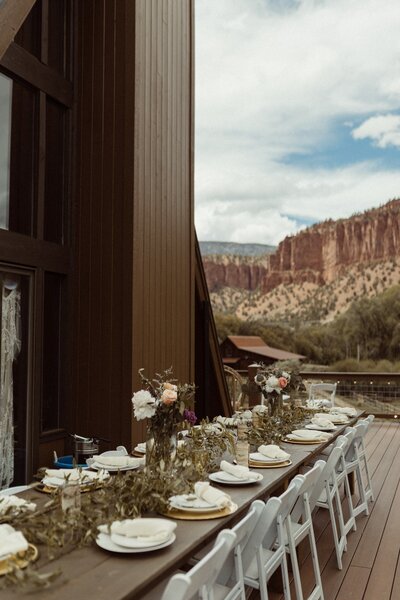 A tablescape in Aspen Colorado outside of an Aframe