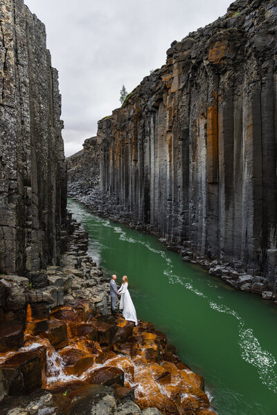 couple kissing in Yosemite taken by Minnesota wedding photographer Marcus Hanenburg Photography