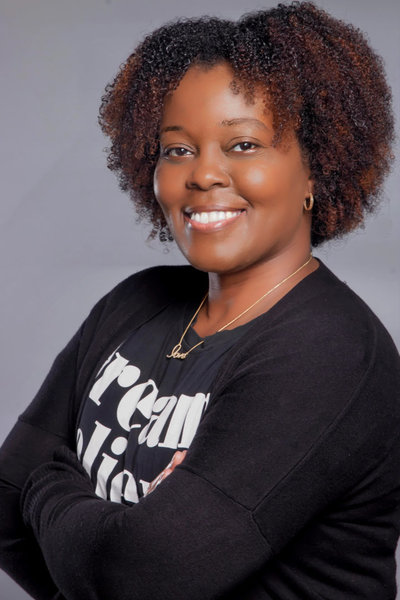 Meet Lynda, Atlanta based Headshot Photographer