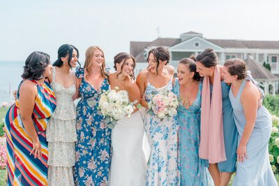 Connecticut wedding couple kissing