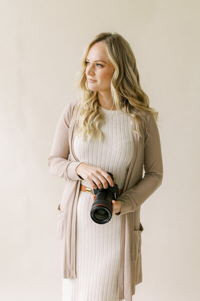 Photographer headshots with tan background | California wedding photographer
