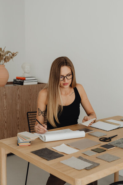 kaboompics_young-architect-woman-portrait-in-her-studio-28003
