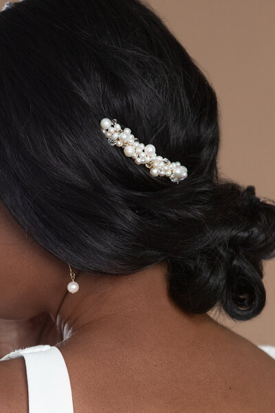 Bride wearing a modern pearl hair comb in her updo
