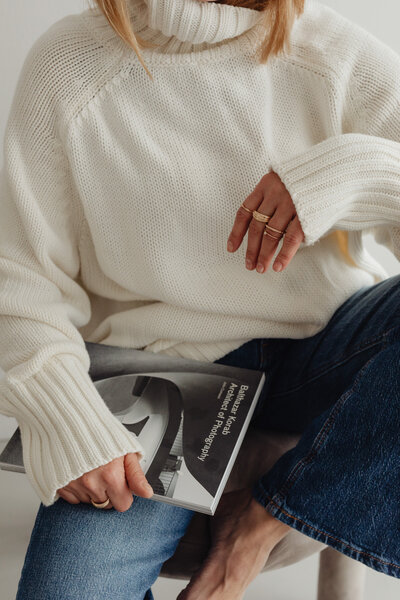 kaboompics_woman-in-a-white-sweater-jewelry-laptop-work-fashion-29461