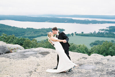 Chattanooga wedding photographer, Kelsey Dawn Photography, bride and groom at Blackberry Ridge