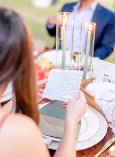 Wedding guest reads a note