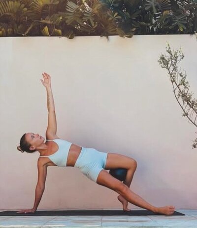 Brooke Hutchinson is a certified Mat Pilates instructor in Sayulita, offering level 1, 2, and 3 Pilates classes focused on core strength, posture, and full-body alignment.