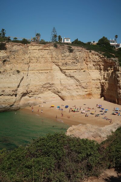 Foto von einem Strand an der Algarve