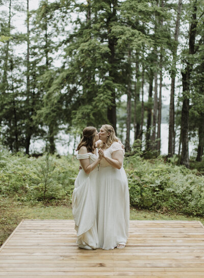This intimate tented wedding at the bride’s childhood family cottage in Val-Des-Monts, Quebec, exudes rustic charm and personal touches. The scenic backdrop of lush greenery and serene lake views enhances the romantic atmosphere. The cozy tent is adorned with elegant floral arrangements, twinkling fairy lights, and handcrafted details that reflect the couple's love story. This beautiful celebration combines the warmth of home with the elegance of an outdoor wedding. Keywords: intimate wedding, tented wedding, family cottage wedding, Val-Des-Monts wedding, rustic wedding, outdoor wedding, personalized wedding details.