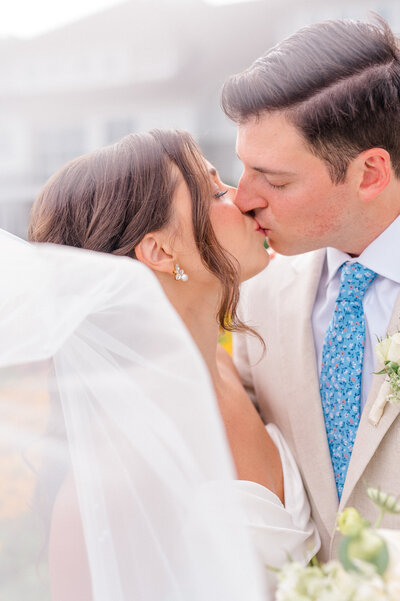 Connecticut wedding couple kissing