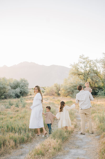 Chelsea Frandsen Photography is an Orange County Maternity photographer, serving pregnant women and new families. Chelsea specializes in maternity photography and sessions.
