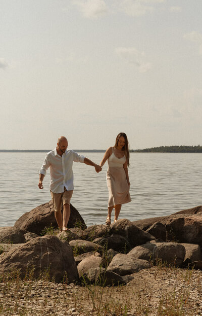 beach couples photo session in Manitoba 