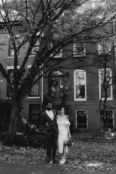 black and white photo of a bride and groom crossing the street in brooklyn