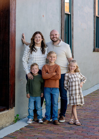 Family of 5 stands in an alley for their Pella Family Photos