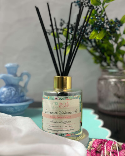 sun-and-moon-garden-botanicals-summer-lemon-balm-diffuser