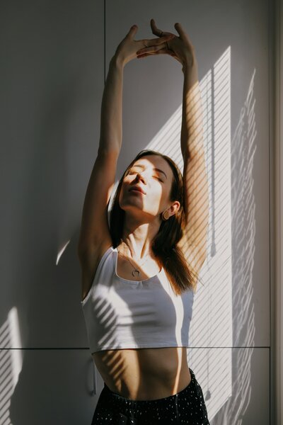 Femme qui s'étire