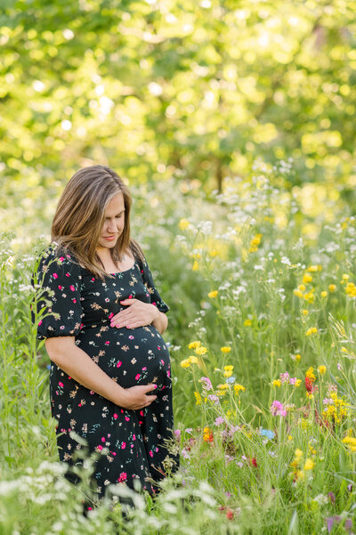 mother in wildflowers by york pa photographer