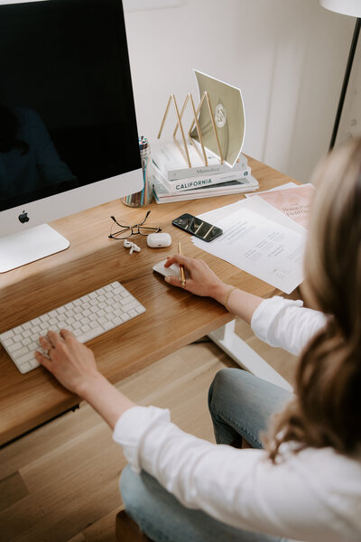 Website copywriter Erika Fitzgerald working on a blog post about how to write conversion copy in three steps 