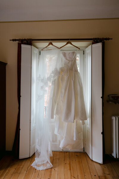 bride-crying-reading-wedding-vows