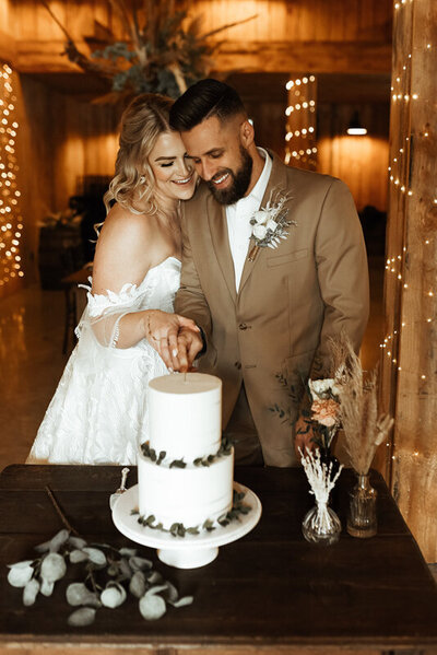 Rustic chic wedding inspiration at Sweet Haven Barn, cake by Yvonne's Delightful Cakes, classic cakes & desserts in Calgary, Alberta, featured on the Brontë Bride Blog.