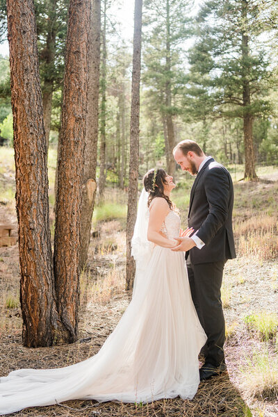 Elopements can be a meaningful and intimate way to say "I do". Trust Sam Immer Photography to capture your special day with personalized, natural light photography that reflects the beauty of your love story.