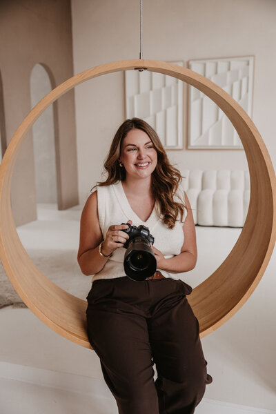 Fotograaf uit Zeeland die lifestyle fotografeert tijdens goldenhour. Newbornshoots, zwangerschapsshoots, gezinsshoots en koppelshoots. Ook voor bruiloften kan je bij mij terecht in gehele omgeving Zeeland en Brabant