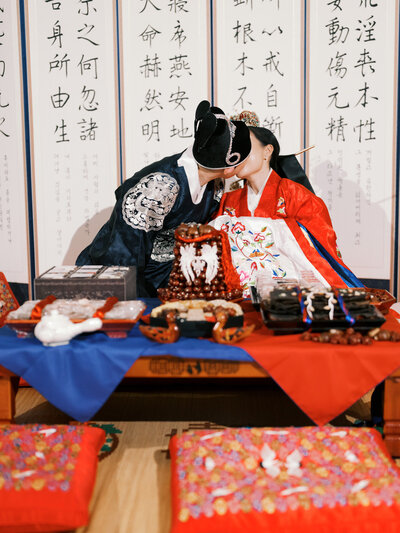 A couple at the paebaek ceremony