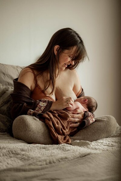 Newborn fotoshoot borstvoeding