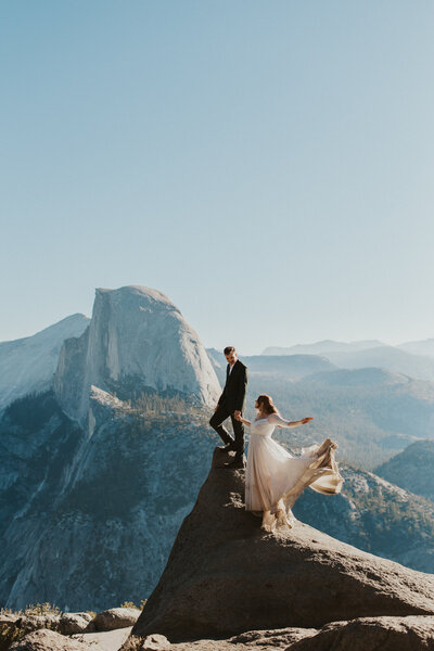 Couple has elopement in Yosemite National Park