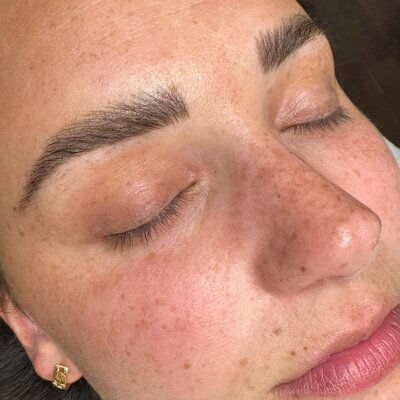 Female enhanced eyebrows that look naturally fluffy, through nicroblading services at ARCHED Coastal in Gulf Shores, Alabama.
