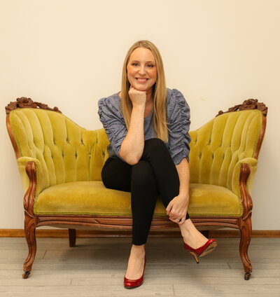 Shannon Russell sitting and smiling. Business Coach for women, author, and podcast host - Second Act Success Coaching. 