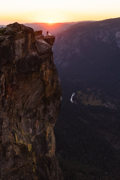 wedding photo at Taft Point in Yosemite taken by Minnesota wedding photographer Marcus Hanenburg Photography