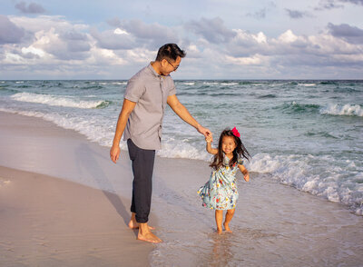 dad-dancing-with-daughter-at-waters-edge