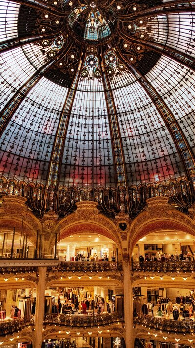 Discover Printemps Haussmann, the iconic Parisian department store offering luxury shopping, designer brands, and exclusive experiences in the heart of Paris.
